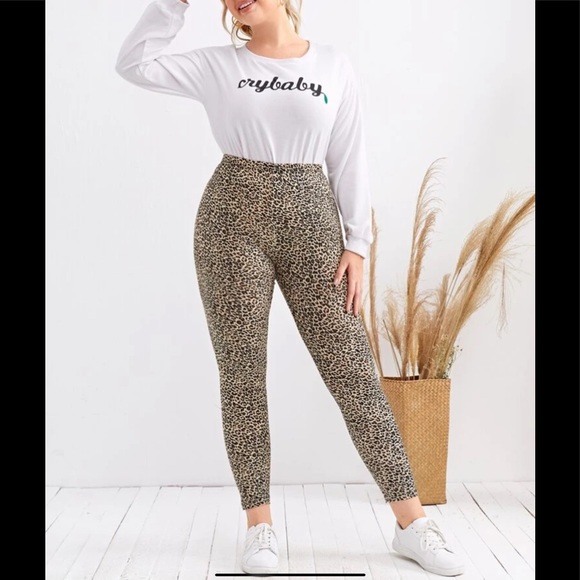 PLUS SIZE LEOPARD 🐆 PRINT LEGGINGS - Picture 5 of 6